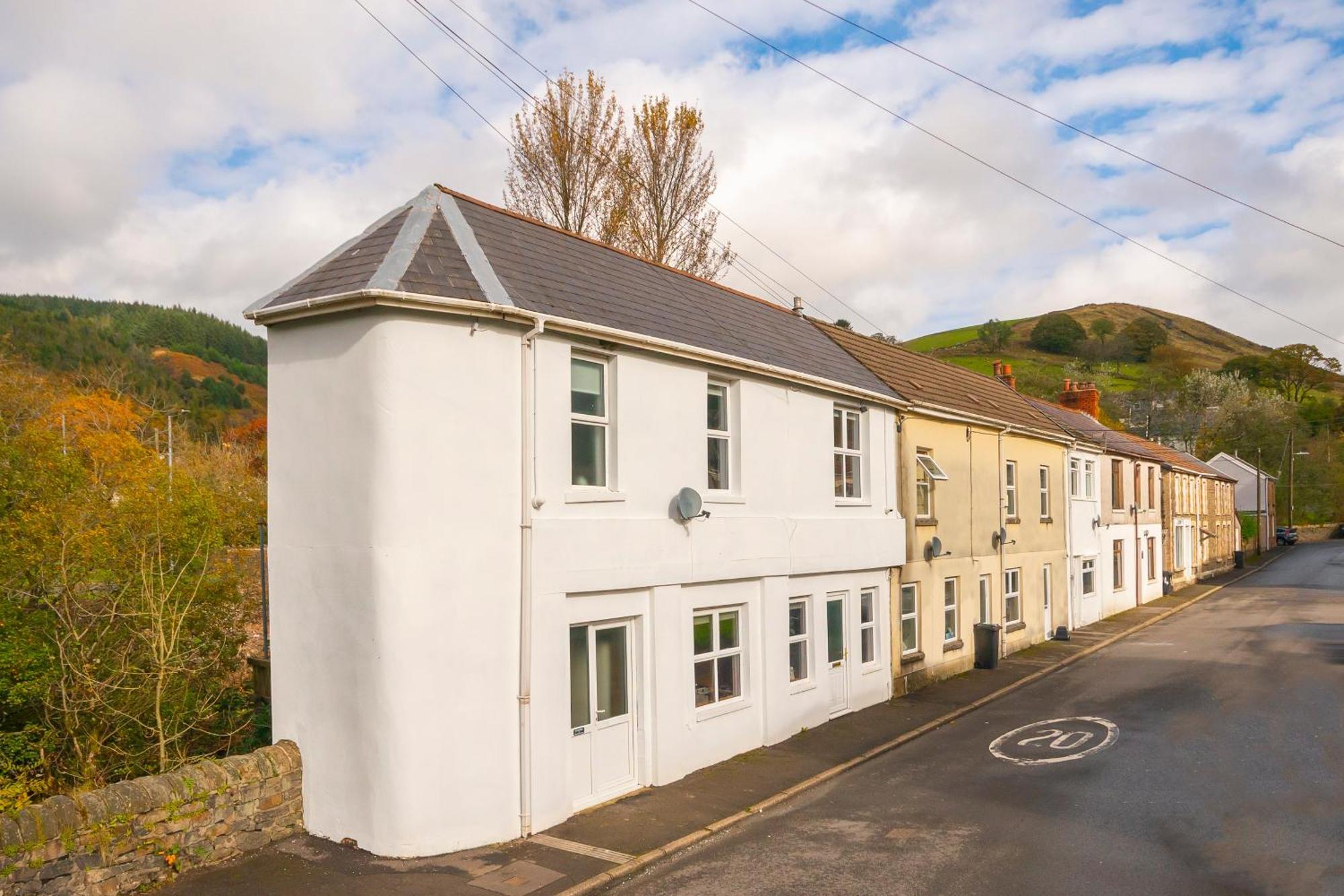 Riverside Great House In The Afan Forest Bike Park By Staystaycations Glyncorrwg Zewnętrze zdjęcie